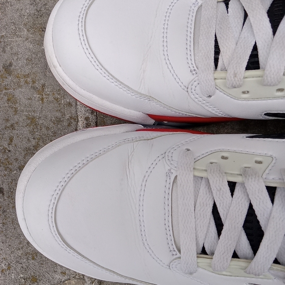 Nike Men’s White Black Red Athletic Sneakers - Picture 6 of 10